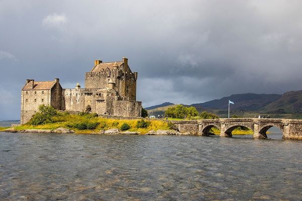The original castle was built on this site in the 13th century to protect the lands of Kintail